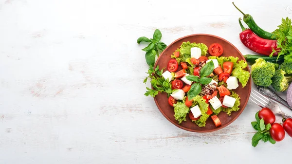 Salada Prato Queijo Feta Tomate Cereja Páprica Alface Comida Saudável — Fotografia de Stock