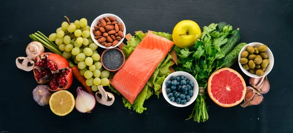 Conjunto Alimentos Saudáveis Peixe Nozes Proteínas Bagas Legumes Frutas Fundo — Fotografia de Stock