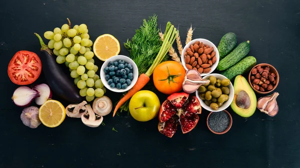 Alimentação Saudável Seleção Alimentos Limpos Legumes Frutas Nozes Bagas Cogumelos — Fotografia de Stock