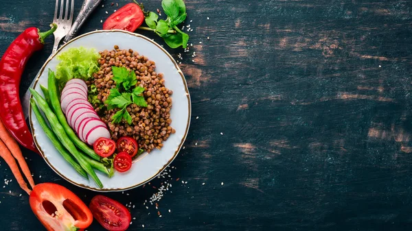 Lentilha Com Rabanete Tomate Cereja Feijão Legumes Comida Saudável Uma — Fotografia de Stock