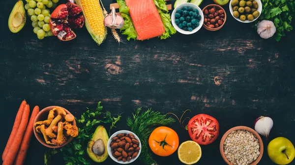 Conjunto Alimentos Saludables Pescado Nueces Proteínas Bayas Verduras Frutas Sobre — Foto de Stock