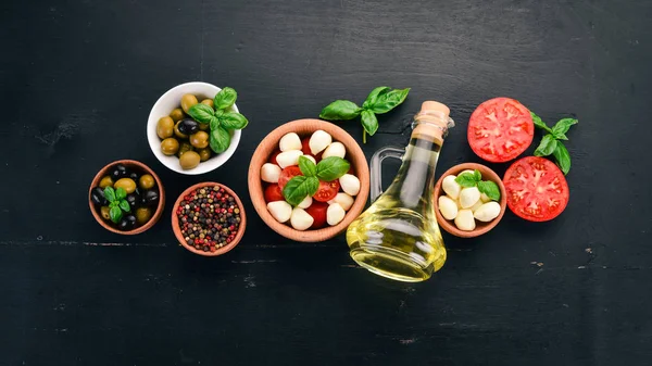 Ingredientes Para Salada Caprese Italiana Queijo Mussarela Tomate Cereja Folhas — Fotografia de Stock