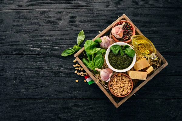 Ingredientes Para Cocinar Salsa Pesto Una Caja Madera Albahaca Queso — Foto de Stock