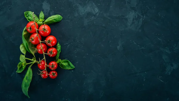 Tomates Cereja Frescos Galho Vista Superior Cima Mesa Espaço Livre — Fotografia de Stock