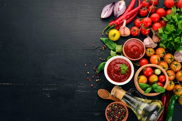 Salsa Tradizionale Ketchup Pomodoro Pomodori Ciliegini Spezie Peperoncino Olio Oliva — Foto Stock