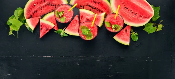 Vattenmelon Juice Med Mynta Och Isen Ett Glas Melon Svart — Stockfoto