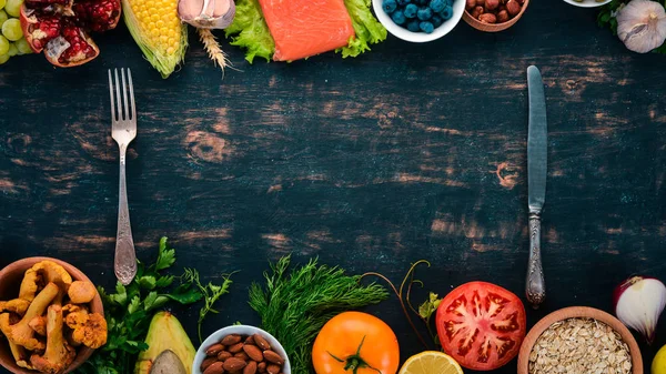 Sett Med Sunn Mat Fisk Nøtter Proteiner Bær Grønnsaker Frukt – stockfoto