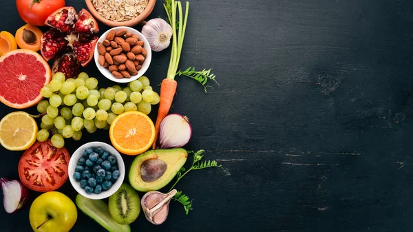 Alimentação Saudável Seleção Alimentos Limpos Legumes Frutas Nozes Bagas Cogumelos — Fotografia de Stock