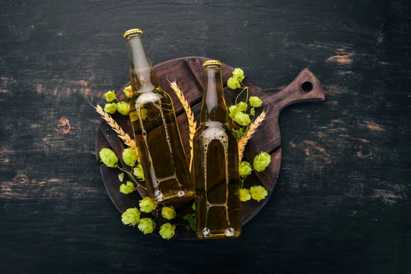 Dos Botellas Cerveza Una Mesa Madera Negra Espacio Libre Para —  Fotos de Stock