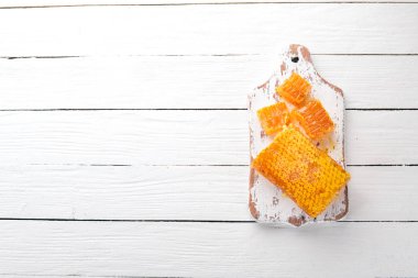 Petek tatlım. Eski ahşap arka plan üzerinde. Metin için özgür yer. Üstten görünüm.