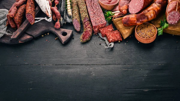 Assortiment Salami Collations Fouet Aux Saucisses Saucisses Salami Paperoni Sur — Photo