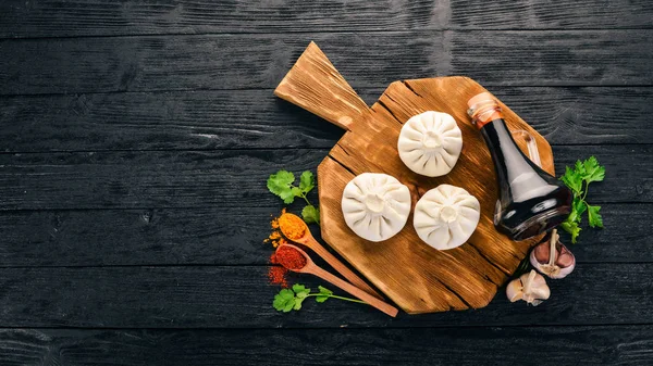 Georgian homemade food called khinkali. Georgian cuisine. On the old wooden background. Free space for text. Top view. — Stock Image Georgian Homemade Food Called Khinkali Georgian Cuisine Old Wooden Background Royalty Free Stock Photos