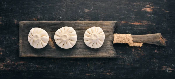 Georgian homemade food called khinkali. Georgian cuisine. On the old wooden background. Free space for text. Top view. — Stock Image Georgian Homemade Food Called Khinkali Georgian Cuisine Old Wooden Background Royalty Free Stock Images