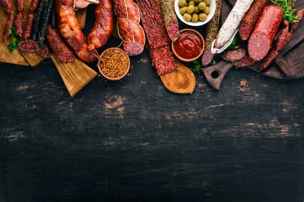 Assortimento Salumi Snack Salsiccia Fouet Salsicce Salumi Paperoni Uno Sfondo — Foto Stock