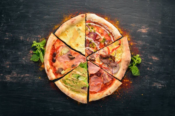 Набор Итальянской Пиццы Итальянская Кухня Черном Деревянном Фоне Свободное Место — стоковое фото