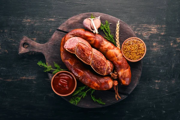 Räucherwurst Mit Schmalz Auf Schwarzem Holzgrund Ansicht Von Oben Freiraum — Stockfoto