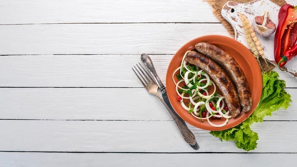 Parrilla Salchichas Horno Barbacoa Sobre Viejo Fondo Madera Espacio Libre — Foto de Stock