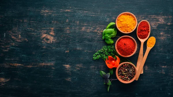 Sada Koření Bylin Indická Kuchyně Pepř Sůl Paprika Bazalka Kurkuma — Stock fotografie