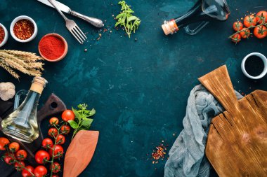 Gıda arka plan. Yemek. Eski arka plan üzerinde. Ücretsiz kopya alanı. Üstten görünüm.