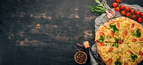Піца Вишневі Помідори Сир Сулугуні Базиліком Страви Італійської Кухні Дерев — стокове фото