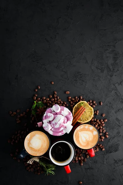 Cappuccino Tejjel Mogyoróval Fehérmályával Egy Fekete Háttér Felülnézet Szabad Másol — Stock Fotó