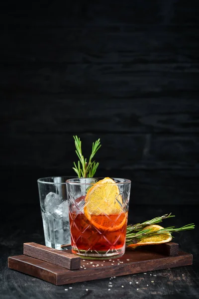 Cocktail Bulvardye Whiskey Orange Liquor Alcoholic Cocktail Glass Wooden Background — Stock Photo, Image