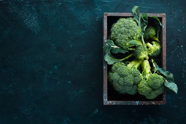 Broccoli Verse Groene Broccoli Een Witte Houten Tafel Bovenaanzicht Gratis — Stockfoto