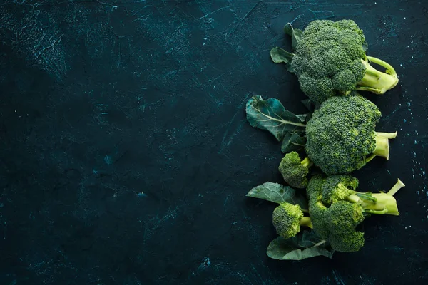 Broccoli Verse Groene Broccoli Een Witte Houten Tafel Bovenaanzicht Gratis — Stockfoto
