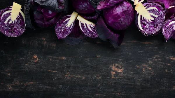 Fresh Cabbage Purple Cabbage Black Background Organic Food Top View — Stock Photo, Image