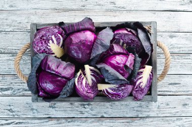 Mor lahana mezarda. Organik gıda. Üstten Görünüm. Metniniz için boş alan.