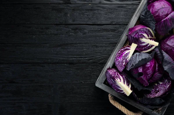 Purple Cabbage Wooden Box Organic Food Top View Free Space — Stock Photo, Image