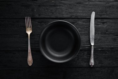 Kil yemekleri. Bir tabak Beyaz ahşap zemin üzerinde. Üstten Görünüm. Ücretsiz kopya alanı.