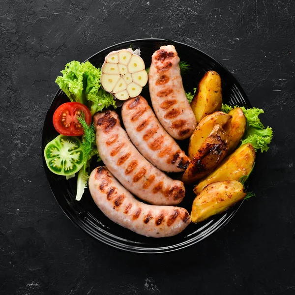 Grilled Sausages Potatoes Vegetables Black Stone Background Meat Top View — Stock Photo, Image