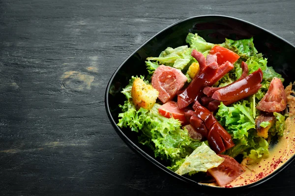 Salad Fresh Vegetables Sausages Black Plate Wooden Background Top View — Stock Photo, Image