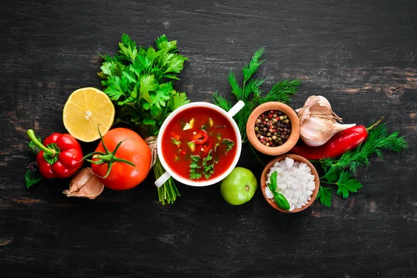 Sopa Tomate Con Cebolla Pepino Pimentón Vista Superior Sobre Fondo —  Fotos de Stock