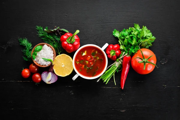 Sopa Tomate Com Cebola Pepino Colorau Vista Superior Num Fundo — Fotografia de Stock