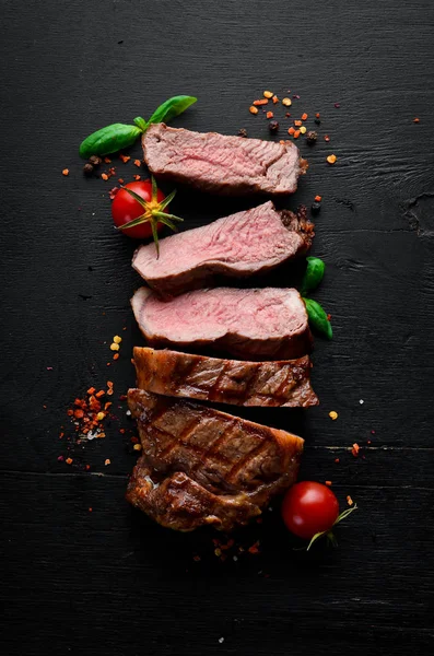 Carne Res Ternera Carne Sobre Fondo Madera Blanca Vista Superior —  Fotos de Stock