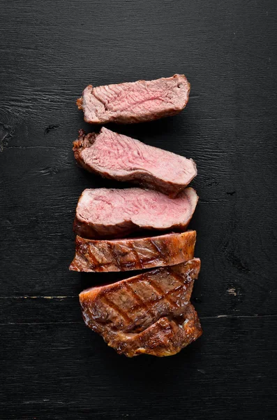 Carne Res Ternera Carne Sobre Fondo Madera Blanca Vista Superior —  Fotos de Stock