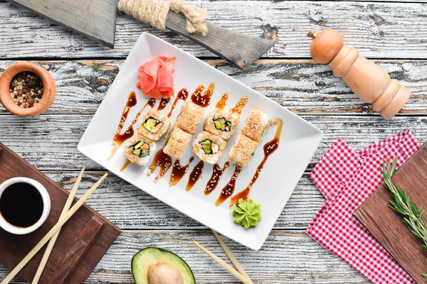 Rollos Sushi Con Anguila Pescado Aguacate Pepino Vista Superior Espacio — Foto de Stock