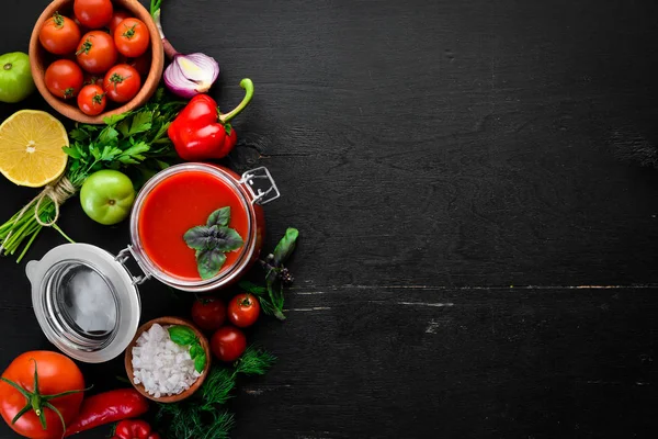 Pasta Tomate Ketchup Legume Casă Privire Sus Fundal Negru Spațiu — Fotografie, imagine de stoc