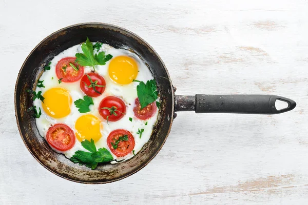 Ovos Com Tomates Verdes Uma Panela Ato Fritar — Fotografia de Stock