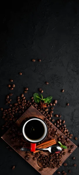 Schwarzer Kaffee Einer Tasse Auf Schwarzem Steinhintergrund Ansicht Von Oben — Stockfoto