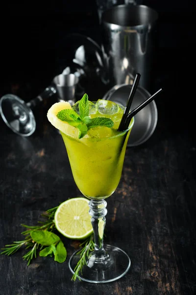 Tropical Green Alcoholic Cocktail Rum Mint Pineapple Juice Alcoholic Cocktail — Stock Photo, Image