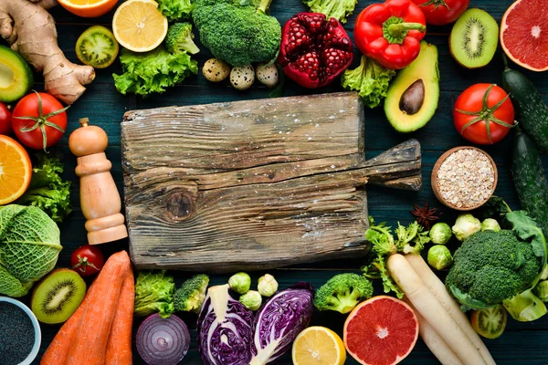 Alimento Orgánico Saludable Sobre Fondo Madera Azul Verduras Frutas Vista —  Fotos de Stock