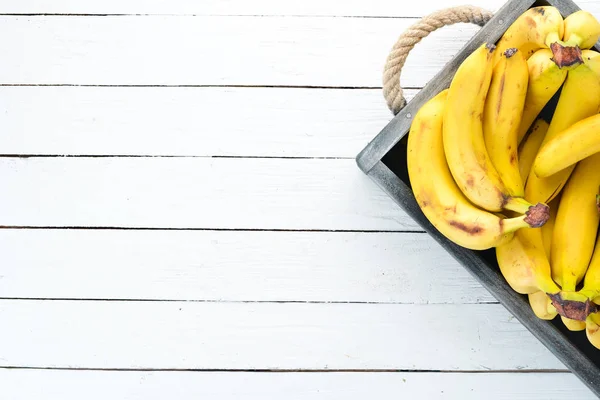 Свежие Бананы Деревянной Коробке Вид Сверху Свободное Пространство Копирования — стоковое фото