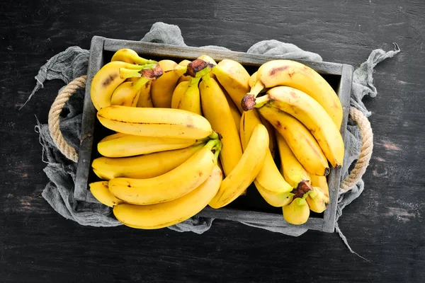 Čerstvé Banány Dřevěné Krabici Pohled Shora Volné Místo Pro Kopírování — Stock fotografie