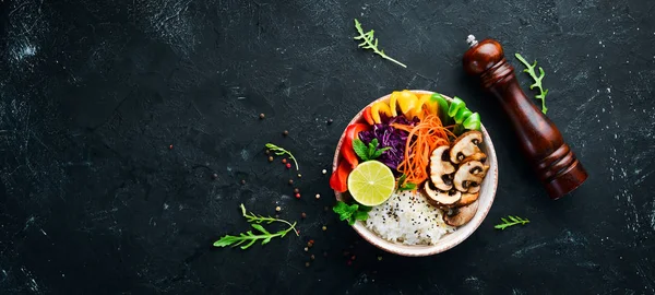 Schale Buddha Reis Mit Pilzen Paprika Kohl Und Limette Ansicht — Stockfoto