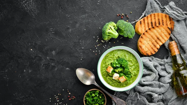 Broccoli Spinach Cream Soup Bowl Toasted Bread Green Soup Dietary — Stock Photo, Image