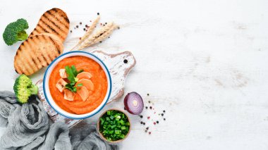 Havuç püresi çorbası. tost ekmeği ile. Diyet yemekleri. Üst te. Ücretsiz kopyalama alanı.