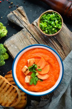 Havuç püresi çorbası. tost ekmeği ile. Diyet yemekleri. Üst te. Ücretsiz kopyalama alanı.